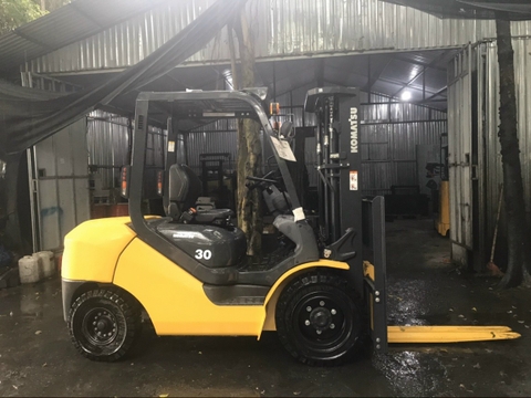 Báo giá xe nâng dầu Komatsu 2.5-3.0 tấn mới 100%