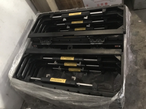 Bộ dịch chuyển càng, dịch giá (side shifter) cho xe nâng hàng.