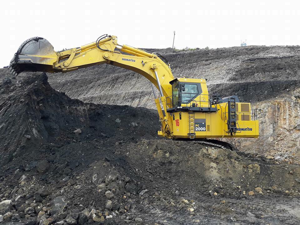 Máy xúc Komatsu lớn nhất tại Việt Nam và trên thế giới.