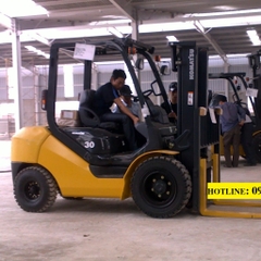 Tham khảo giá xe nâng Komatsu 3 tấn mới tại Đại lý chính hãng.