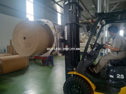 Xe nâng gắn kẹp giấy dánh cho các nhà máy giấy và bao bì